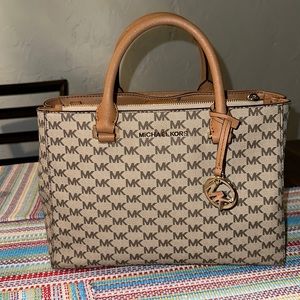 Michael Kors beautiful bag